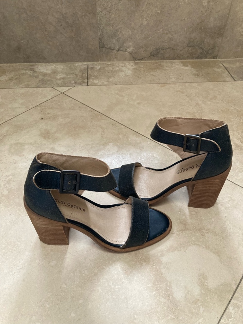 Kelsi Dagger Women’s Block Heels with Travel/Dust Bag-Size 7 - Picture 2 of 9